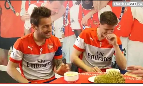 Cảm xúc khó tả của cầu thủ ngoại khi ăn sầu riêng