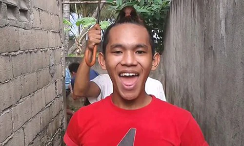 Cười vỡ bụng xem trai làng nhát nhép như ngôi sao