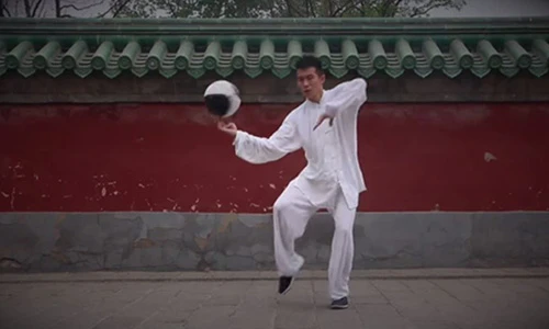 Thưởng thức màn múa quyền siêu đẳng với 3 trái bóng rổ