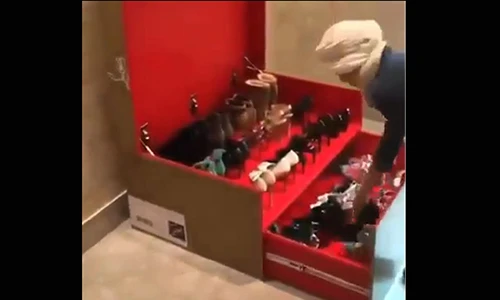 Tủ giày thần kỳ “đánh gục” mọi tín đồ thời trang