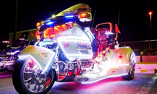 Choáng ngợp dàn mô tô siêu khủng của dân "bay đêm"