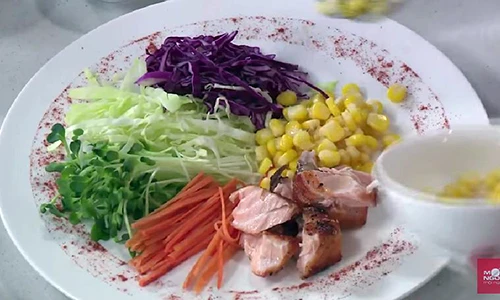 Gỏi thập cẩm cá hồi ngon tuyệt cực dễ làm 
