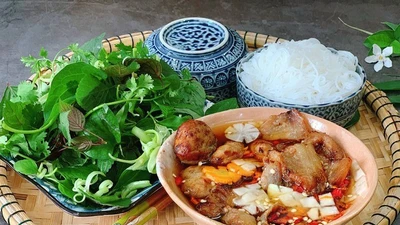 Top 10 món ngon Việt Nam được đề cử khiến du khách mê mẩn