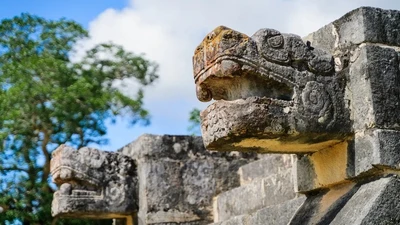 Linh vật nào được người Maya tôn sùng như thần cai âm giới?