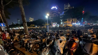 Chặn vỉa hè đường Bưởi làm bãi gửi xe "chặt chém" người dân gây bức xúc