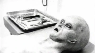 Xôn xao video khám nghiệm tử thi người ngoài hành tinh ở Roswell