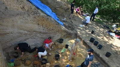 Xưởng chế tác công cụ Neanderthal 70.000 năm chứa bí mật khó tin
