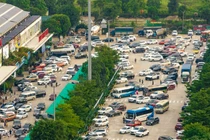 Nguyên nhân ùn tắc hàng dài trên cao tốc, ô tô đỗ kín trạm dừng nghỉ