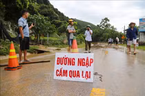 Bão số 2 ra khỏi Biển Đông, cảnh báo lũ quét, sạt lở đất