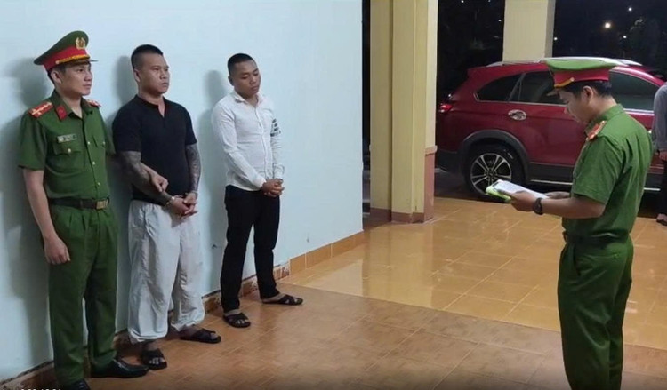 Nguyễn Tường và Đồng Phước Hiệu tại cơ quan Công an. 9247a5d84818c0469909-1722.jpg