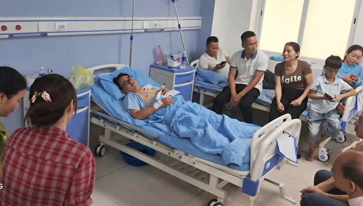 Anh Hà Minh Đông - Cán bộ Hạt Kiểm lâm Kỳ Sơn gặp nạn trên đường đi giúp dân khắc phục hậu quả sau lũ. kiem-lam-2.png