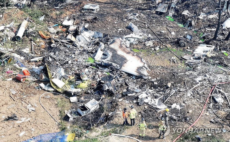 韓国海軍哨戒機が山に墜落した現場。写真:聯合ニュース han2.png