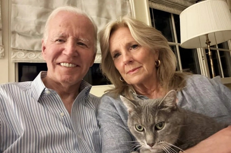元アメリカ大統領ジョー・バイデン氏と妻のジル・バイデン氏。写真: X. biden1.png