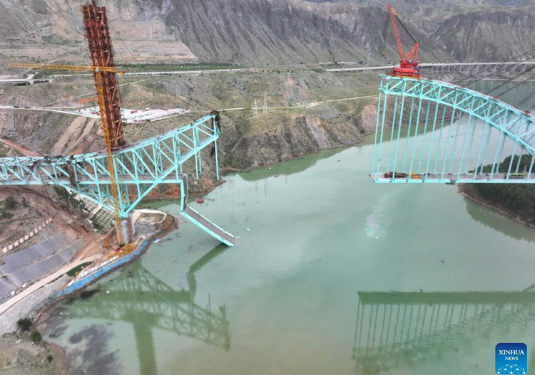 La escena del accidente en el puente en construcción en la sección Thanh Hai en la mañana del 22 de agosto. Foto: THX. cau2.png