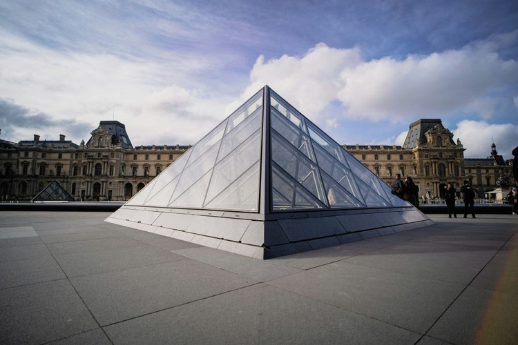 フランスのルーブル美術館は、世界中の芸術愛好家にとって最も人気のある観光地です。写真:RP。 phap6.png