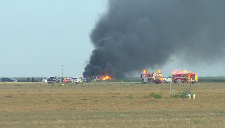 Tiêm kích F-35 rơi gần Căn cứ Không quân Hải quân Lemoore ở California ngày 30/7. Ảnh: KFSN. roimaybay1.png
