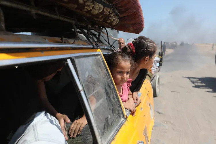 Palestinians forced to evacuate northern Gaza due to Israeli attacks. Photo: Anadolu. gaza.png