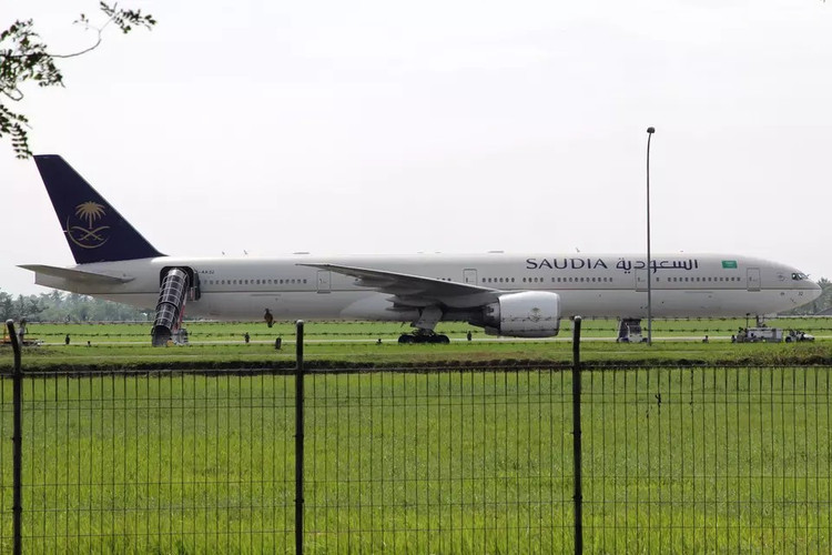Một chiếc máy bay của hãng hàng không Saudi Arabian Airlines. Ảnh: Antara. maybay.png