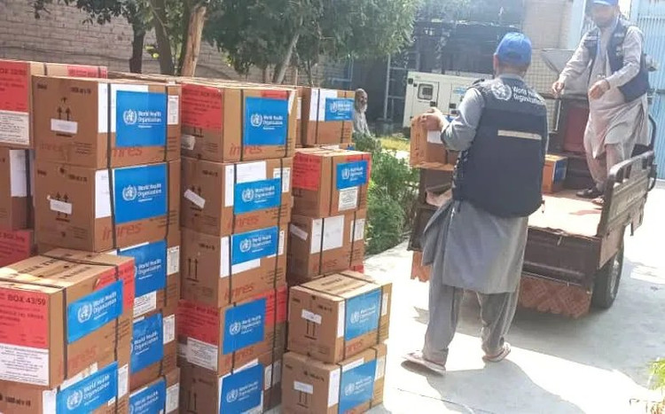 Organisasi Kesehatan Dunia (WHO) bekerja sama secara langsung dengan rumah sakit dan fasilitas kesehatan di Afghanistan untuk menyediakan obat-obatan. Foto: Telegraph. dong7.png