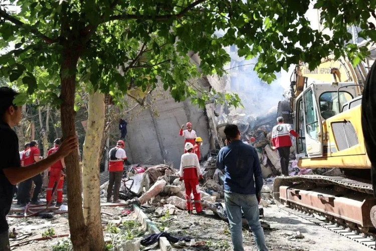 Un edificio en Teherán, Irán, dañado después de un ataque aéreo israelí el 13 de junio. Foto: WANA. iran.png