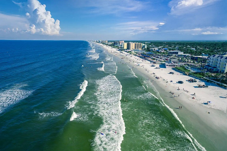 Bãi biển New Smyrna, Florida. Ảnh: Getty. set1.png