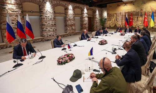Cuộc hội đàm Nga-Ukraine tại Cung điện Dolmabahce ở Istanbul (Thổ Nhĩ Kỳ) vào tháng 4/2022. Ảnh: GI. ngaukraine.png