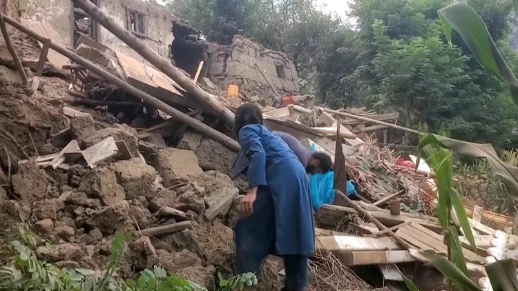Trận động đất ở Afghanistan đã khiến hơn 1.400 người thiệt mạng. Ảnh: CBS News. dongdat.png