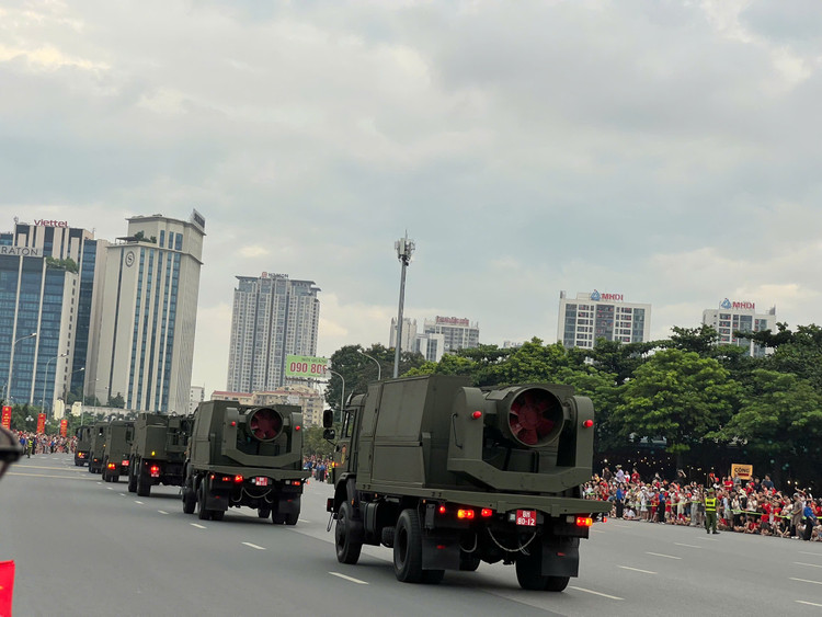 gen-h-xe15.jpg