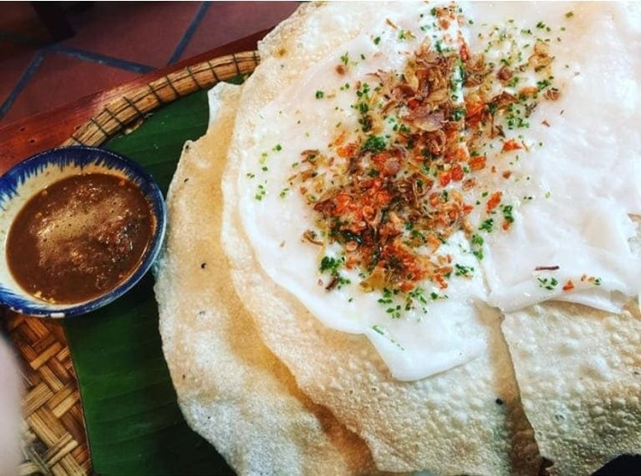 Bánh tráng đập không chỉ là món ăn vặt bình dân mà còn là một phần của văn hóa ẩm thực miền Trung – giản dị, gần gũi nhưng đầy tinh tế. Nếu có dịp ghé thăm vùng đất đầy nắng gió này, đừng quên thưởng thức món ăn “vừa ăn vừa đập” độc đáo, vừa ngon miệng vừa vui tai. Ảnh MIA