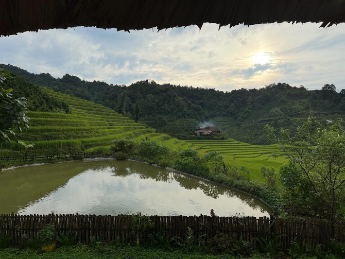 Chi phí khoảng 1,5–2 triệu đồng/người. Du khách nên mang theo giày đi bộ, áo ấm kể cả mùa hè, và luôn tôn trọng phong tục bản địa. Bản Liền – điểm đến không quá xa xôi nhưng đủ để khiến tâm hồn tĩnh tại giữa thiên nhiên thuần khiết. Ảnh dophuc.2710