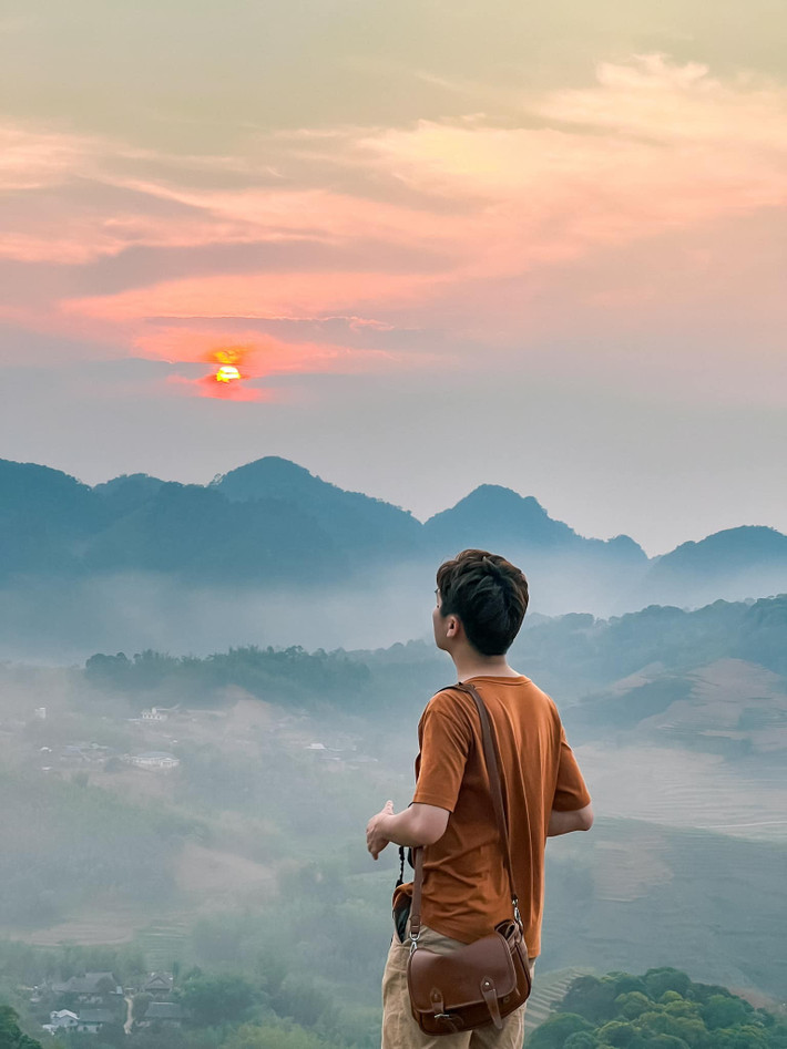 Ngoài ra, do hồ Sam Tạng chưa có các dịch vụ du lịch chuyên nghiệp, du khách cũng cần lưu ý giữ gìn vệ sinh và bảo vệ thiên nhiên. Đừng quên mang theo túi đựng rác và dọn dẹp sạch sẽ sau khi cắm trại. Ảnh Chu Đức Giang