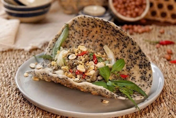 Thêm vào đó, các món đặc sản Nghệ An như nhút Thanh Chương, bánh bèo, cháo canh, bánh mướt, bánh ngào, bánh đa xúc hến… đều có hương vị vô cùng hấp dẫn. Ảnh Vinshop