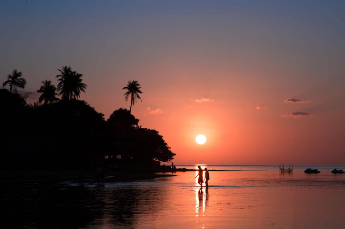 Không ồn ào như Nha Trang, không hào nhoáng như Phú Quốc, đảo Điệp Sơn ghi điểm nhờ vẻ đẹp mộc mạc, nguyên sơ và đặc biệt là trải nghiệm “đi bộ giữa đại dương” có một không hai. Đây là điểm đến lý tưởng cho những ai muốn rời xa phố thị, tìm về với thiên nhiên, hay đơn giản chỉ là để thở thật sâu giữa biển trời bao la. Ảnh Phuong Anh