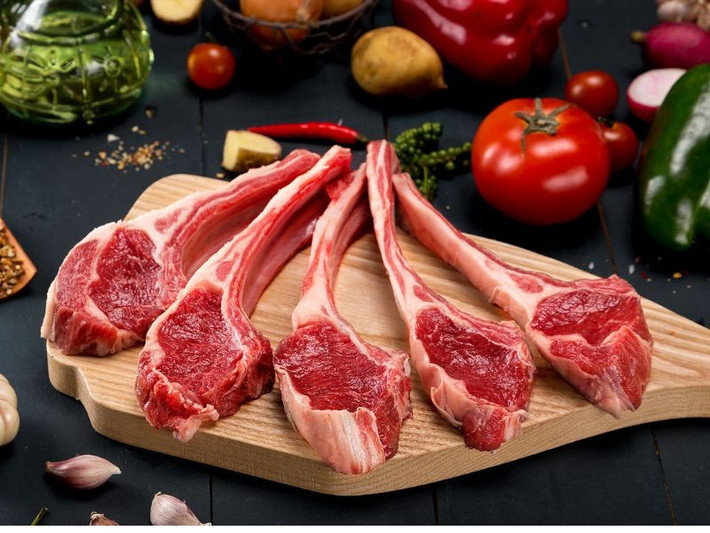 Nếu du khách đã từng nghe đến những cánh đồng nho, tháp Chăm cổ kính hay bãi biển hoang sơ của Ninh Thuận, thì ẩm thực nơi đây cũng mang một dấu ấn khó quên – đặc biệt là thịt cừu, món ăn mang đậm hơi thở của miền đất khô hạn, nắng gió quanh năm. Ảnh Homefarm