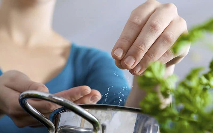 Với những mẹo nhỏ nhưng hiệu quả này, nồi canh bị mặn không còn là nỗi lo, vừa tiết kiệm vừa giữ được hương vị thơm ngon cho bữa cơm gia đình. Ảnh minh họa