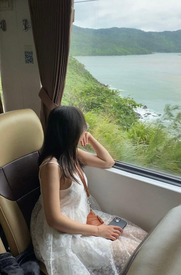 Tàu SE19 rời ga Huế lúc 9h31 và đến Đà Nẵng lúc 12h36. Chiều ngược lại, tàu SE20 xuất phát từ ga Đà Nẵng lúc 14h32 và về tới Huế lúc 17h42. Ảnh hinsama19th