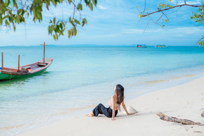 Không chỉ là nơi để chiêm ngưỡng cảnh đẹp, Rạch Vẹm còn là điểm dừng chân lý tưởng để khám phá văn hóa và ẩm thực địa phương. Ảnh Thu Hoài