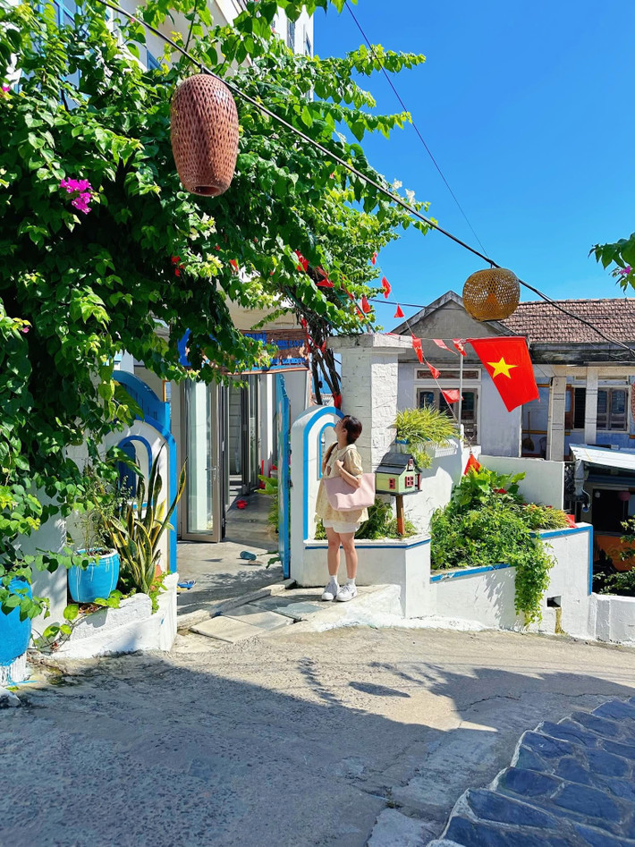 Nằm e ấp trên bán đảo Phương Mai, cách trung tâm hành chính tỉnh Gia Lai khoảng 20 km, làng chài Nhơn Lý vẫn giữ trọn vẻ nguyên sơ của một vùng biển miền Trung. Ảnh Đặng Quang Vinh