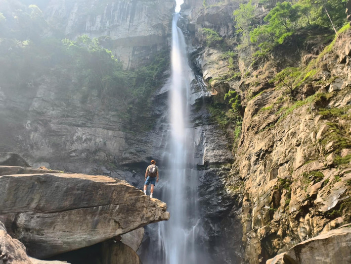 Trong khi đó, PYS Travel phát triển tour theo hình thức “phượt có hướng dẫn”, linh hoạt về thời gian và phù hợp với nhóm bạn trẻ yêu thích khám phá nhưng vẫn muốn đảm bảo an toàn. Ảnh Giang Lang Thang