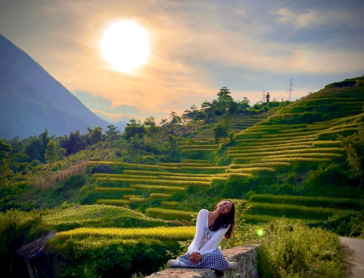 So với các bản làng nổi tiếng đã được khai thác du lịch, Séo Chong Hô giữ nguyên nét hoang sơ. Chưa có nhiều hàng quán hay dịch vụ, nơi đây phù hợp cho du khách ưa sự tĩnh lặng và trải nghiệm thiên nhiên chân thật. Ảnh Fanpage Chuyện của Hậu
