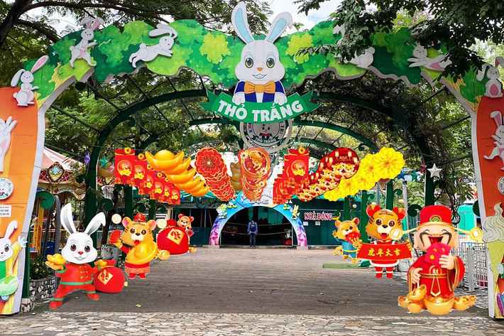 Khu vui chơi Thỏ Trắng lại mang hơi thở hiện đại với sân khấu thiếu nhi và tiểu cảnh theo chủ đề trăng rằm. Ảnh Go2joy