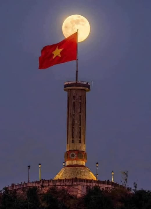 Lũng Cú không chỉ là nơi ghi dấu ấn lịch sử thiêng liêng, mà còn là điểm dừng chân lý tưởng để du khách tận hưởng những khoảnh khắc an yên trong không gian rộng lớn, hùng vĩ.