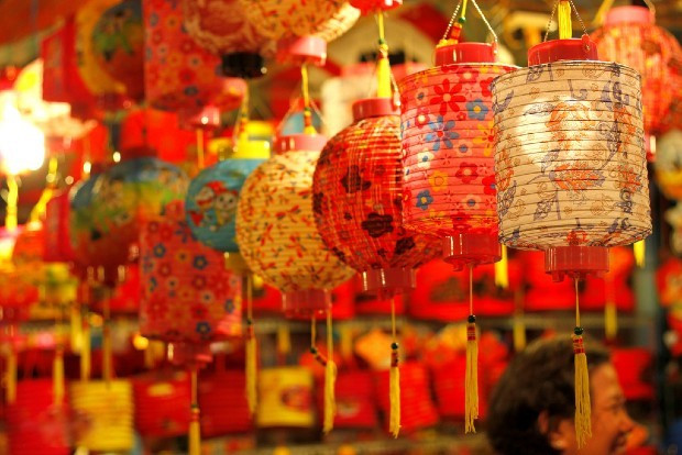 Ngoài ra, trung tâm thương mại như Landmark 81, AEON Mall, Takashimaya Saigon Center cũng là lựa chọn tiện lợi. Không gian mát mẻ, trang trí rực rỡ, các sân khấu thiếu nhi và chương trình khuyến mãi hấp dẫn biến nơi đây thành điểm hẹn Trung thu của nhiều gia đình trẻ. Ảnh Vietnambooking