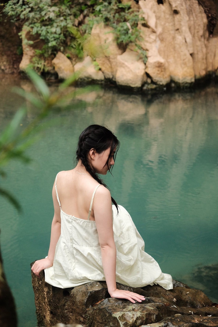 Dù tour được tổ chức khá chỉn chu, du khách vẫn nên chuẩn bị thêm một số vật dụng cá nhân như quần áo dài tay, tất cao cổ, giày chuyên dụng, balo nhỏ gọn và một vài bộ trang phục đẹp để chụp ảnh. Ảnh Thu Huệ