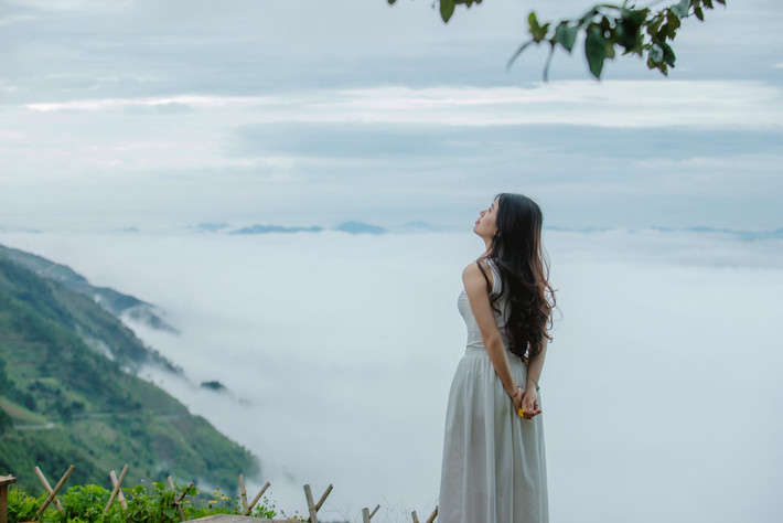 Ngoài ra, Tà Xùa còn có nhiều điểm check-in được yêu thích như cây cô đơn giữa đồi gió lộng, quán cà phê Mây Tà Xùa ngắm hoàng hôn, hay thác Háng Tề Chơ hùng vĩ giữa rừng sâu. Ảnh Bích Phương