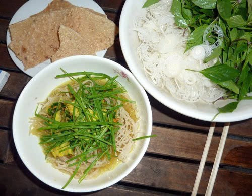 Một trải nghiệm vừa ngon miệng, vừa gợi nhớ những câu chuyện xưa cũ – nơi ký ức quê nhà đọng lại trong từng sợi phở trắng trong, giản dị mà đầy ân tình. Ảnh Internet