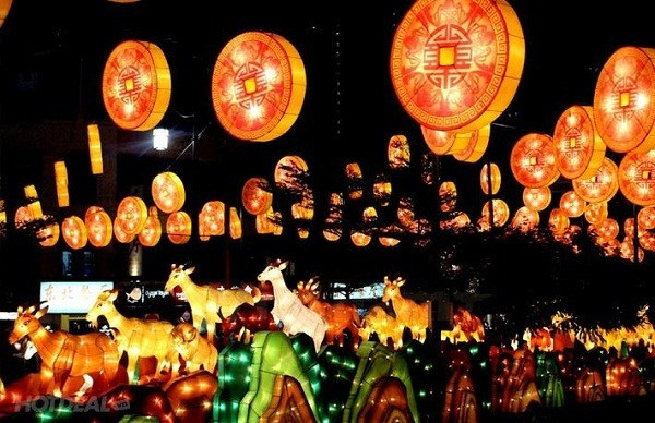 Trung thu ở châu Á không chỉ là lễ hội truyền thống, mà còn là hành trình ánh sáng và văn hóa. Mỗi điểm đến mang một vẻ đẹp riêng, từ lung linh huyền ảo đến hiện đại rực rỡ, để lại trong lòng du khách những khoảnh khắc khó quên. Ảnh banhtrungthu