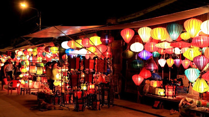 Lễ hội Trung thu ở Hội An diễn ra từ ngày 14 đến 16 tháng 8 âm lịch, song không khí lễ hội thường bắt đầu sớm hơn khoảng mười ngày. Ảnh MIA