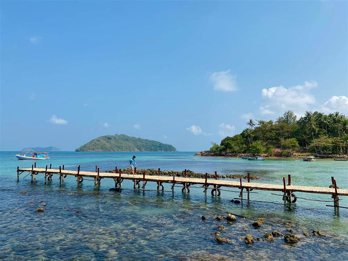 Không chỉ nổi tiếng với miếu Bà Chúa Xứ, núi Cấm, rừng tràm Trà Sư, An Giang sau sáp nhập còn sở hữu những viên ngọc biển đảo của Kiên Giang như Phú Quốc, Nam Du, Thổ Chu. Đây là một trong số ít tỉnh thành hội tụ đầy đủ núi, đồng bằng, rừng ngập mặn và biển đảo – lý tưởng cho các tuyến du lịch liên vùng. Ảnh Traveloka
