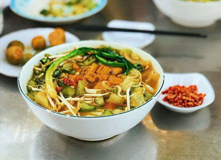 Món bún này còn là một phần ký ức của người dân miền Tây, gắn liền với những phiên chợ, những gánh hàng rong buổi sáng sớm.